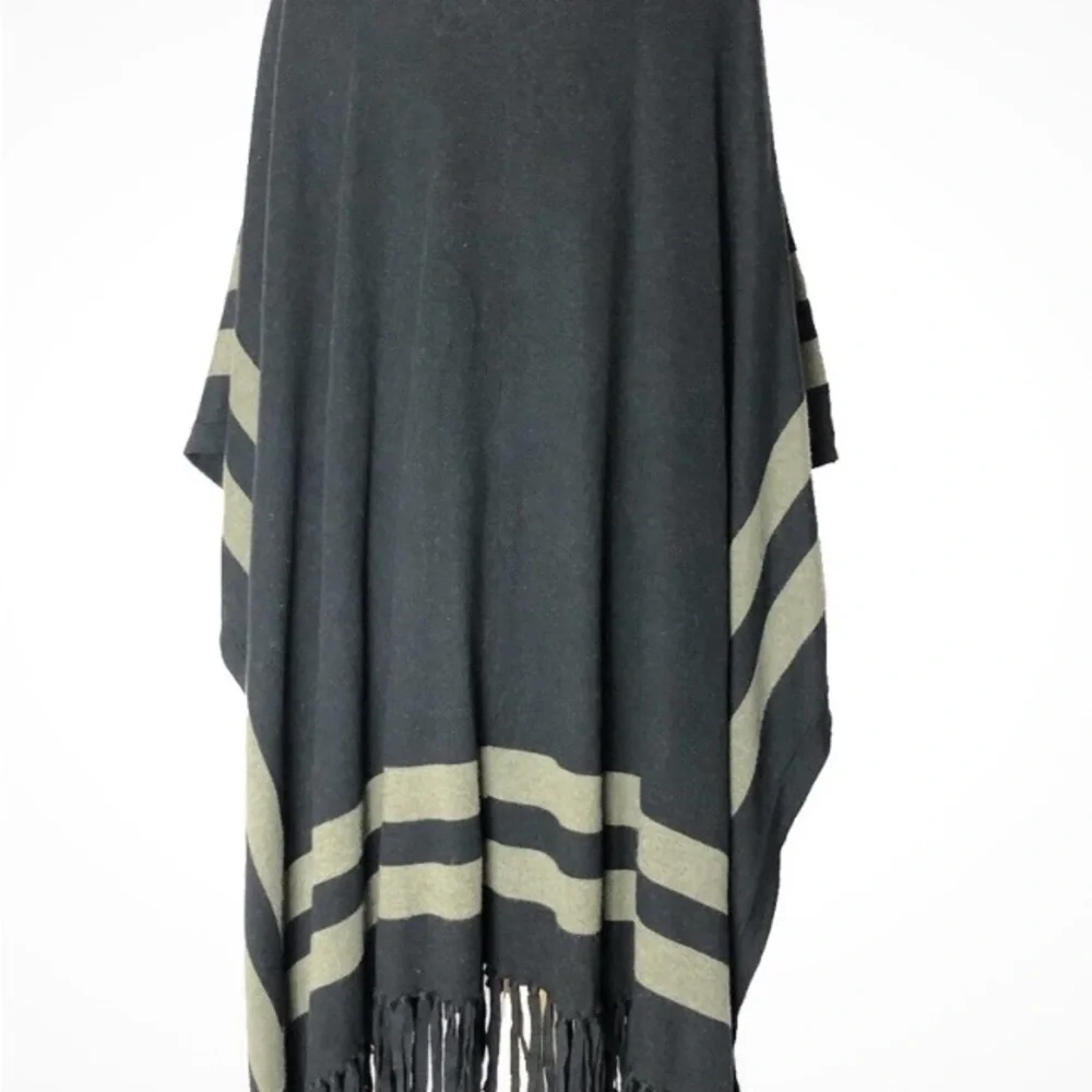 Bailey/44 Open Front Cape/Shawl/Poncho - Picture 6 of 6